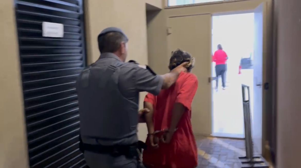 Foto 2 de 5 — Ladrão é esfaqueado por morador ao tentar invadir casa em Trabiju